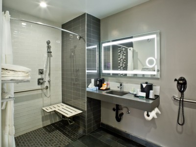 Quality Inn Hotel Hayward - Accessible Private Bathroom