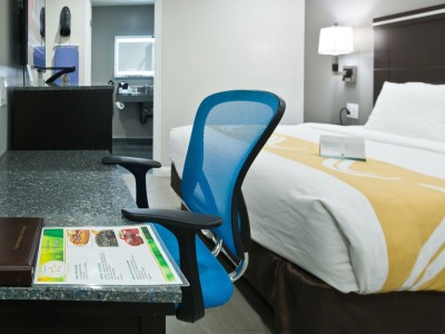 Quality Inn Hotel Hayward - Accessible King Deluxe 